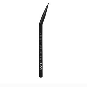 NWT NYX Cosmetics Pro Angled Eyeliner Brush (PROB11)